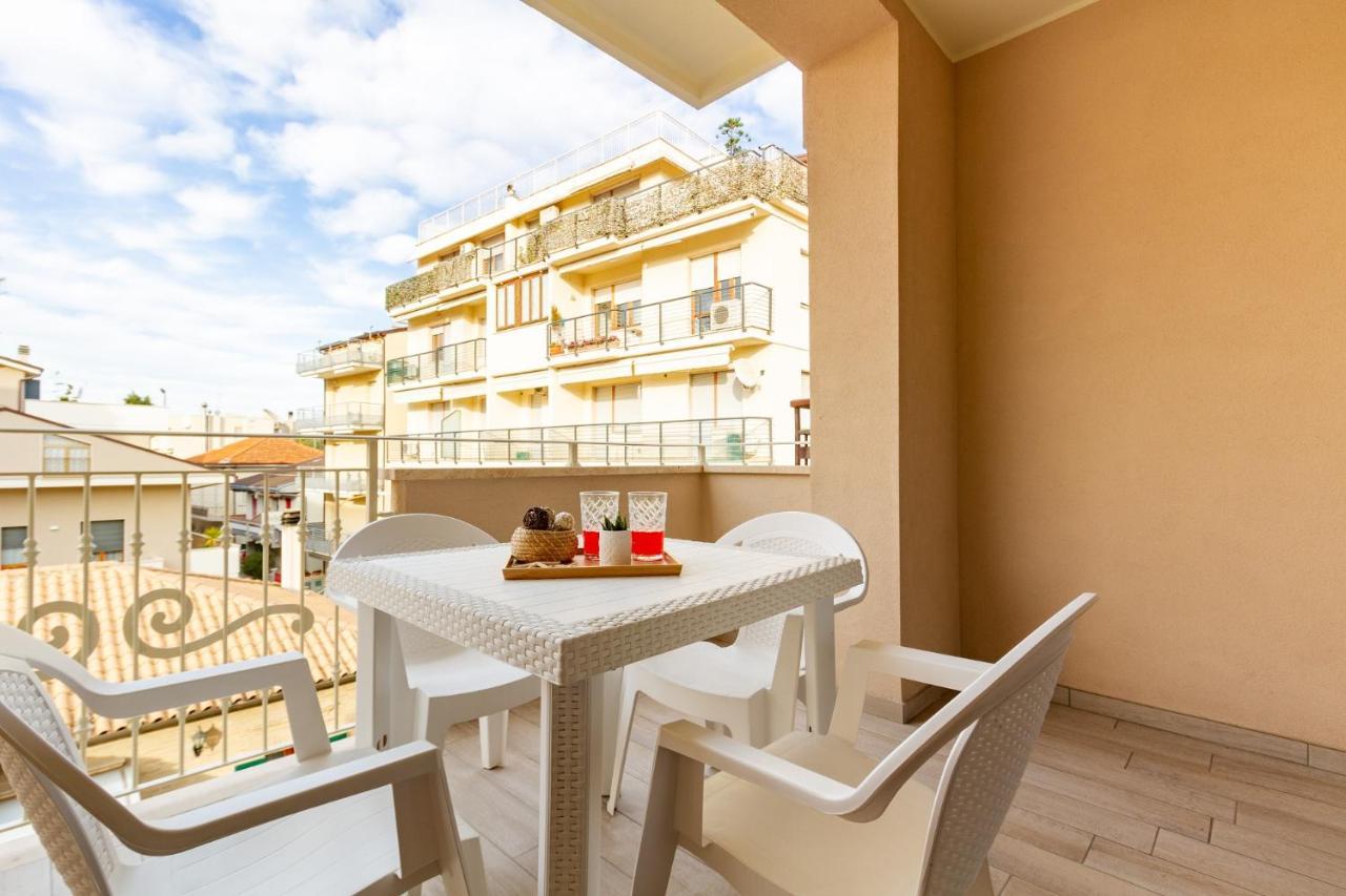 Giada 1P - Palazzina Laura MyHo Casa Apartment Tortoreto Bagian luar foto